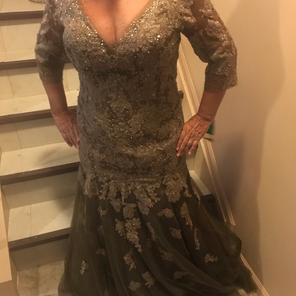 Dress - Picture 4 of 4